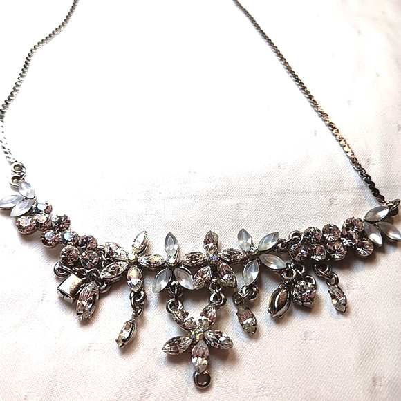 Costume Jewelry 18" Necklace White Clear Floral - Picture 1 of 11